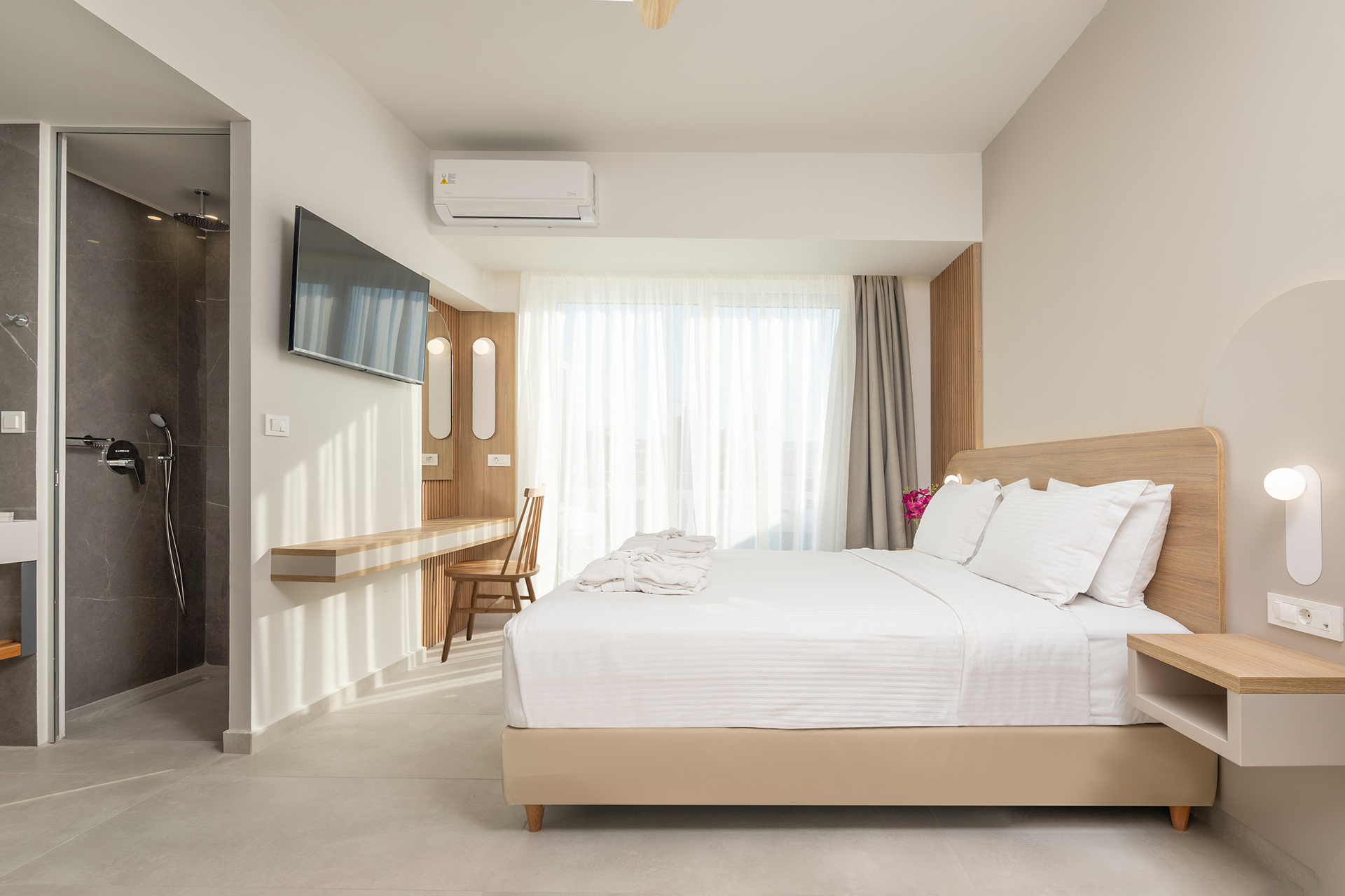 Suite​ With Balcony & Private Spa Tub